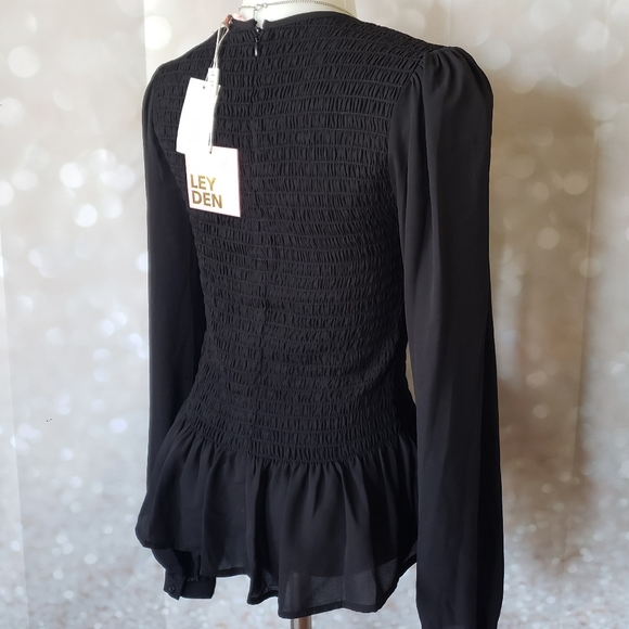 *LAST ONE* Leyden Smocked Textured Top - Picture 7 of 13